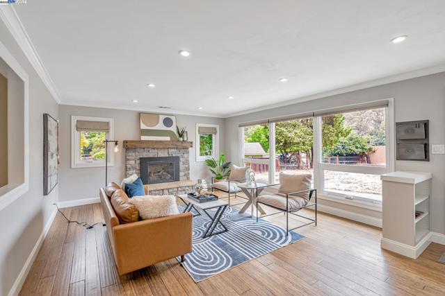 6703 Crow Canyon Rd, Castro Valley CA: https://media.crmls.org/mediaz/19f92671-86a6-4d31-995c-96d6d9ca50ba.jpg