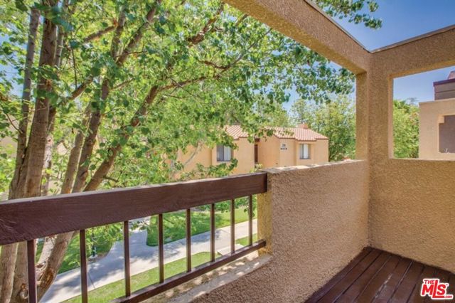 5922 N Las Virgenes Boulevard, Calabasas CA: https://media.crmls.org/mediaz/19f96d35-3986-4790-831b-f644e311573e.jpg