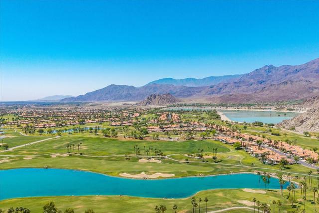 55334 Riviera, La Quinta CA: https://media.crmls.org/mediaz/19f971b3-3523-4b44-836c-58e0ce813007.jpg