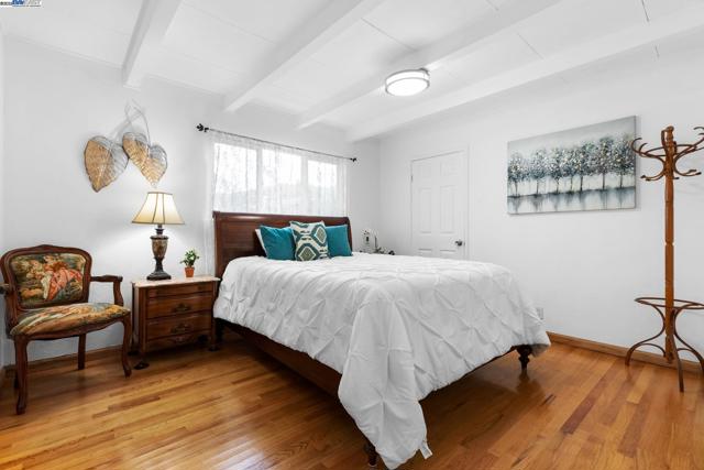 6364 Noel Ave, Newark CA: https://media.crmls.org/mediaz/19f97932-acdc-4a2c-a056-a52378f77b24.jpg
