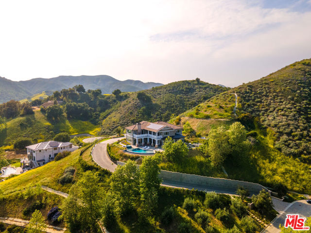 26767 Mulholland Highway, Calabasas CA: https://media.crmls.org/mediaz/19f98acc-82fd-4138-ae7b-5bbd3f7851ff.jpg