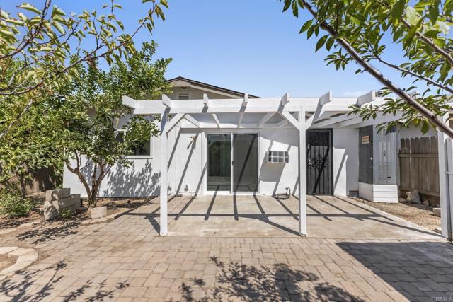 1745 Acorn St, Escondido CA: https://media.crmls.org/mediaz/19f9cbb1-56fd-4210-a450-fc76b48c418a.jpg