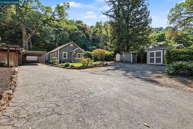 1451 Franklin Canyon Rd, Martinez CA: https://media.crmls.org/mediaz/19faf9eb-c66e-4474-8900-2eadd5dc0289.jpg