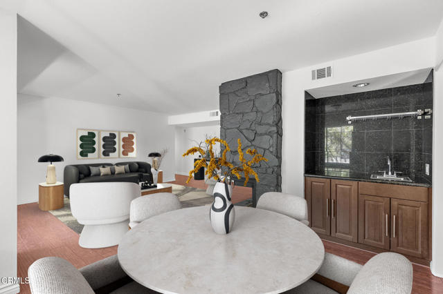 Detail Gallery Image 9 of 28 For 1000 E California Bld #204,  Pasadena,  CA 91106 - 2 Beds | 2/1 Baths