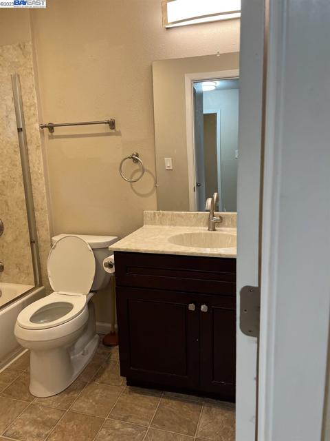 36976 Mulberry St, Newark CA: https://media.crmls.org/mediaz/19fb7dc9-71df-47ac-89be-7db080aa9ce9.jpg