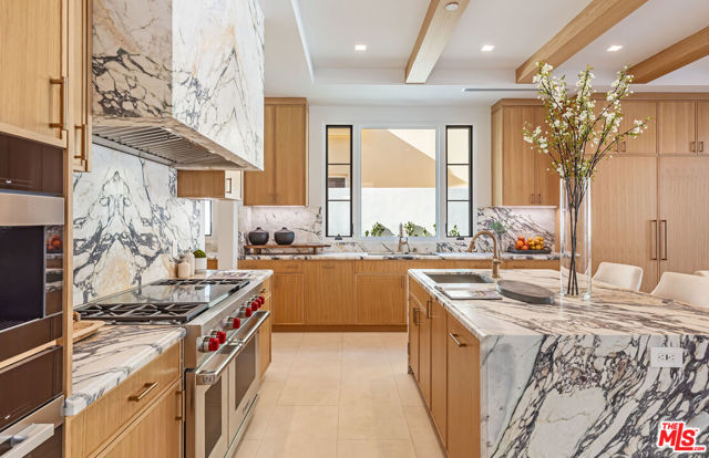 409 21st Street, Santa Monica CA: https://media.crmls.org/mediaz/19fc79cc-3215-400c-80ce-79d29924dfac.jpg