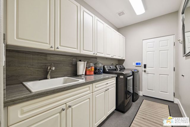 450 E Bogert Trail, Palm Springs CA: https://media.crmls.org/mediaz/19fd05a9-6aad-4a4c-93b0-fb80c16ae26e.jpg