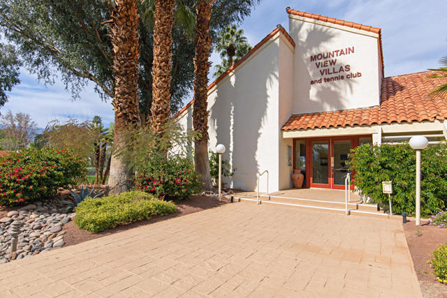35526 Feliz Court, Rancho Mirage CA: https://media.crmls.org/mediaz/19fde9a7-7b31-42fc-84c9-9c9480f2b718.jpg