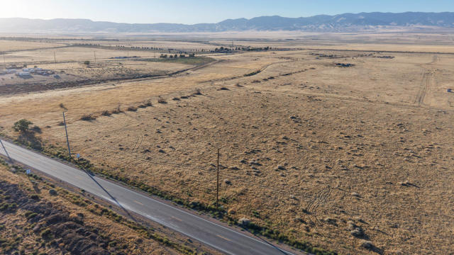 31 Ave C 15, Fairmont CA: https://media.crmls.org/mediaz/19fe463a-9ae6-46c7-87f3-34f17d2fb53f.jpg