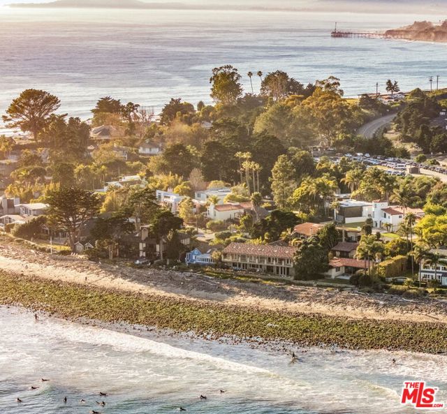 8105 Buena Fortuna Street, Carpinteria CA: https://media.crmls.org/mediaz/19fe5c47-b19c-4956-a7fb-f3bbaf05e26e.jpg