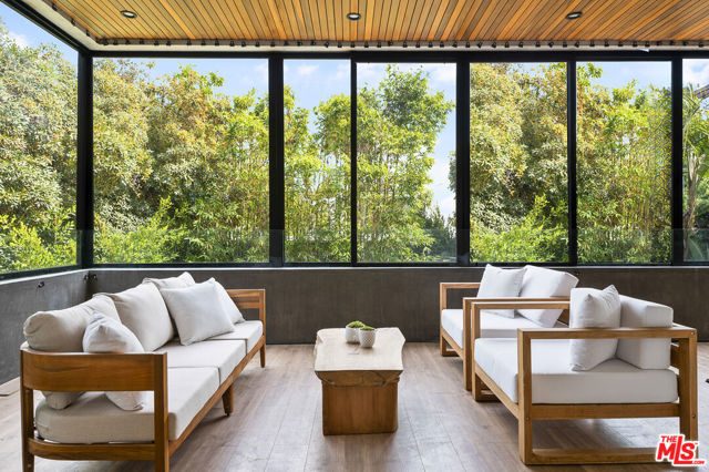 428 N La Jolla Avenue, Los Angeles CA: https://media.crmls.org/mediaz/19fe6dd6-3907-4c30-a0b1-537c1fdab993.jpg
