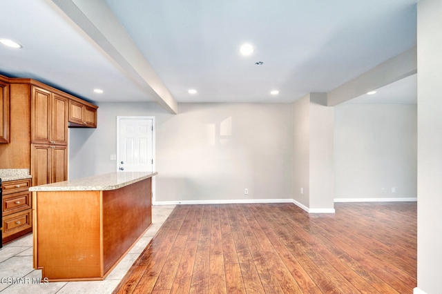 560 Randy Drive, Newbury Park CA: https://media.crmls.org/mediaz/19fe9eab-9131-49fe-bca1-e3164db58164.jpg