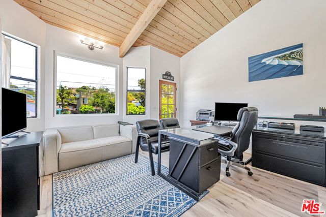 1148 Turquoise Street, San Diego CA: https://media.crmls.org/mediaz/19feae6f-d189-4344-8cdc-8b8405a8cda5.jpg