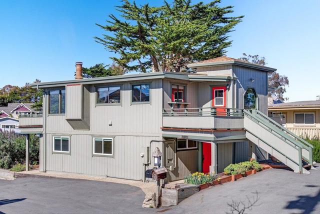 1 Gray Way, Watsonville CA: https://media.crmls.org/mediaz/19ffd437-33cb-44cf-922b-363200d3d429.jpg