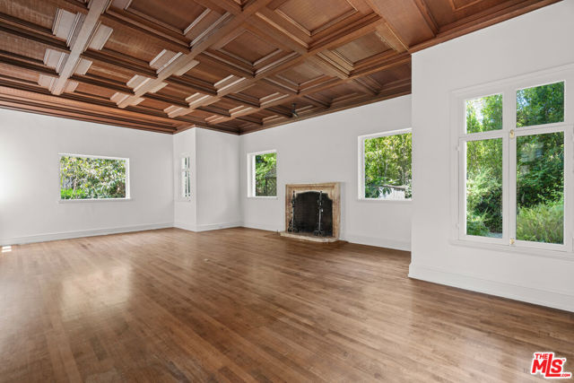 808 Woodacres Road, Santa Monica CA: https://media.crmls.org/mediaz/19fff142-2ab3-482f-b4bc-b506f37c1db0.jpg