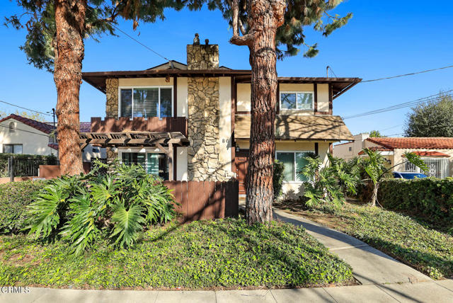 80 S Sunnyslope Avenue 201 Pasadena, California Newly remodeled unit in gated Quadruplex Community. This 3BR 2BA unit has open floor plan with newer double pane windows, newer custom cabinetry, quartz counter tops, marble backsplash, stainless steel kitchen appliances, brushed nickel fixtures and recessed lights throughout. Other features includes newer central heat & air, circulating water heater, in-unit washer & dryer, waterproof flooring in open areas and new carpet in all bedrooms. Newly updated bathrooms with dual sink vanities, 1/2' glass shower doors and Nest Thermostat. Two assigned parking spaces at the rear yard.