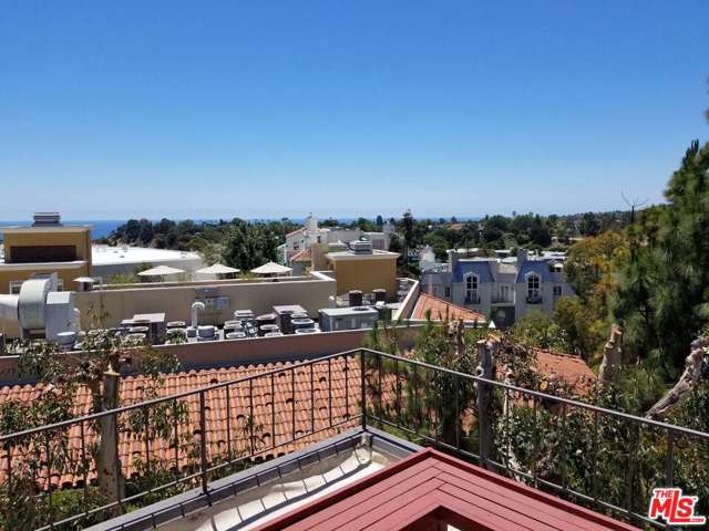 1029 Via De La Paz 323 Pacific Palisades, California Located in the heart of the Pacific Palisades, this two-story penthouse offers explosive ocean, city and mountain views from an exclusive rooftop deck epitomizing California living. The lofted & open style floor plan provides 3 beds & 3 baths with an abundance of light throughout. The two master bedrooms feature ensuite bathrooms and walk-in closets. Vaulted ceilings in the living room lead to an oversized balcony perfect for alfresco dining overlooking the pool and courtyard. The kitchen supplies a plentiful amount of counter & cabinet space with newer stainless steel appliances and barstool countertops. The unit comes complete with an ideal WFH office area and in-unit washer/dryer. Within walking distance are Caruso's Palisades Village, Temescal Canyon hiking trails, grocery shopping and exceptional schools. Recent upgrades include: updated master loft, kitchen remodel, attic addition, and central heating and air. The unit comes with two parking spaces and the availability of a third to lease.