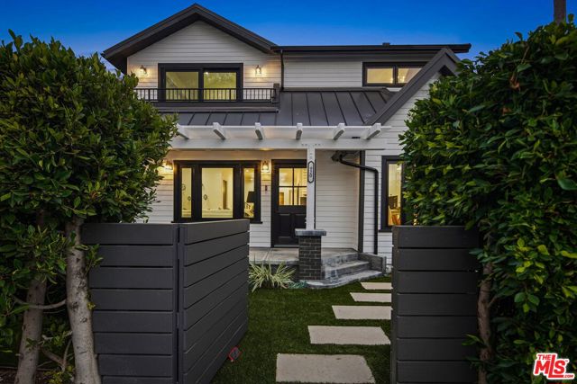 920 Superba Avenue Venice, California Nestled in the heart of Venice, this newly constructed coastal home features 4 bedrooms, 4 1/2 bathrooms, and spans nearly 2,700 square feet with a bright, open floor plan. Every bedroom has its own en-suite bathroom, with a first-floor master bedroom that opens out to a lovely patio area. The high ceilings and large kitchen peninsula with a waterfall countertop make for the perfect place to entertain guests. Smart home technology, and exquisitely crafted designer fixtures throughout. This home exudes charm and refined craftsmanship - and will be well received by the most discerning buyer.