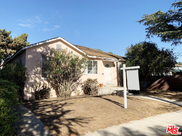 1027 Ashland Avenue Santa Monica, California RARE HUGE 8500+ SF LOT on tree lined street! Endless possibilities in prime Sunset Park. Desirable SMR2 zoning. Put your stamp on/expand existing single level fixer home, develop your dream home or build multiple units. New light & bright white interior paint throughout. Open concept kitchen. Large detached 2 car garage could be converted to ADU. Has both street and alley access. Grand open yard with plenty of space for your friends & family to gather and play. Welcome to your Westside oasis.