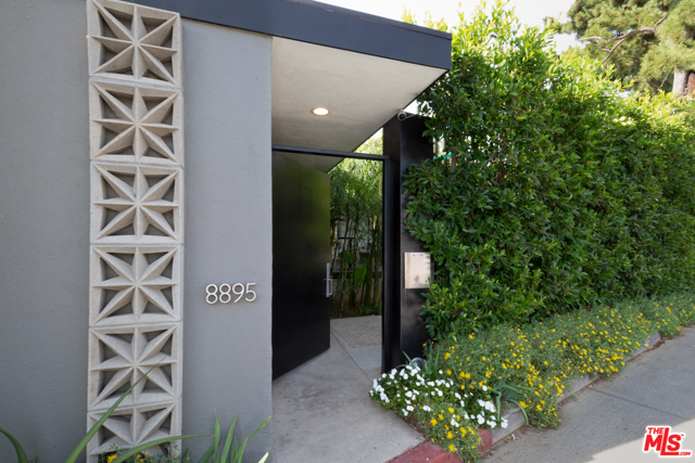 8895 Appian Way, Los Angeles, CA 90046