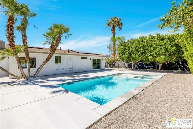 2092 N San Antonio Road, Palm Springs CA: https://media.crmls.org/mediaz/1a003011-3a52-419f-8dc0-02ed0f73f90f.jpg