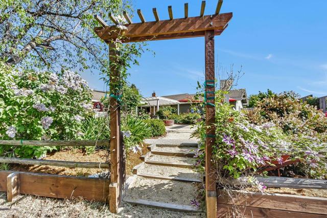 3187 High Meadow Lane, San Jose CA: https://media.crmls.org/mediaz/1a00772e-9e8c-4ddf-8339-70b3bf925434.jpg