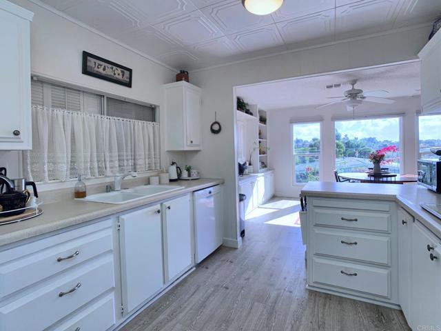 Detail Gallery Image 7 of 47 For 350 N El Camino Real Spc 48,  Encinitas,  CA 92024 - 2 Beds | 2/1 Baths