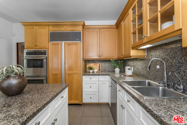 1622 N Orange Grove Avenue, Los Angeles CA: https://media.crmls.org/mediaz/1a00ee65-b4a7-4b8a-8343-d1cd2ae6f5b8.jpg