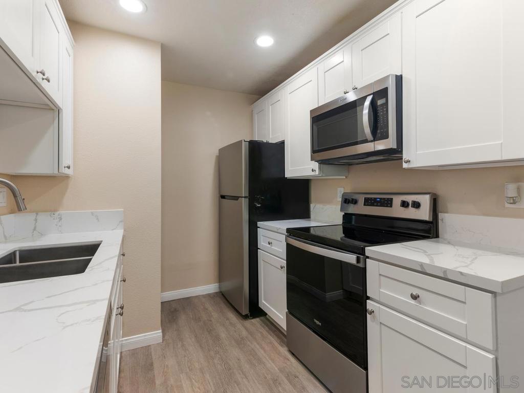 2094 Grand Ave - photo 5