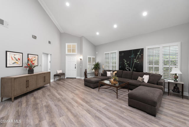 4646 Pine Valley Place, Westlake Village CA: https://media.crmls.org/mediaz/1a018751-ee77-4e18-92c4-56b2dbcf7283.jpg