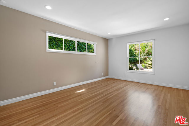 3709 Stone Canyon Avenue, Sherman Oaks CA: https://media.crmls.org/mediaz/1a0191a3-097b-4845-b727-56bfe234e5fb.jpg