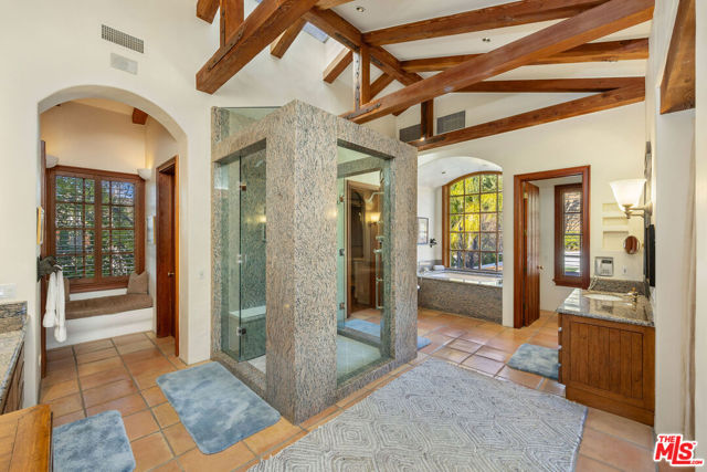25127 Jim Bridger Road, Hidden Hills CA: https://media.crmls.org/mediaz/1a01f798-0272-4921-bfa1-df8cd78fe941.jpg