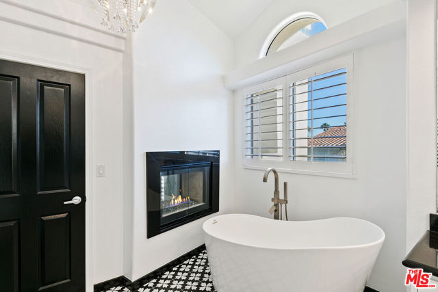 6477 Zuma View Place, Malibu CA: https://media.crmls.org/mediaz/1a025a15-5848-4614-9073-2da27ed5e46f.jpg