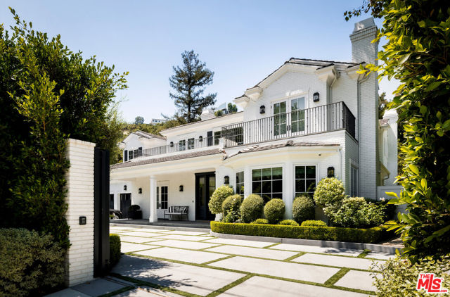 1943 Mandeville Canyon Road, Los Angeles CA: https://media.crmls.org/mediaz/1a028fc4-8bb8-4615-8479-a1c8274f4a7f.jpg