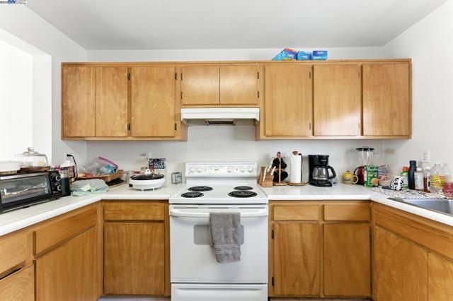 1017 Bissell Ave, Richmond CA: https://media.crmls.org/mediaz/1a02921a-e817-42e4-8891-ac03f26ef7c3.jpg