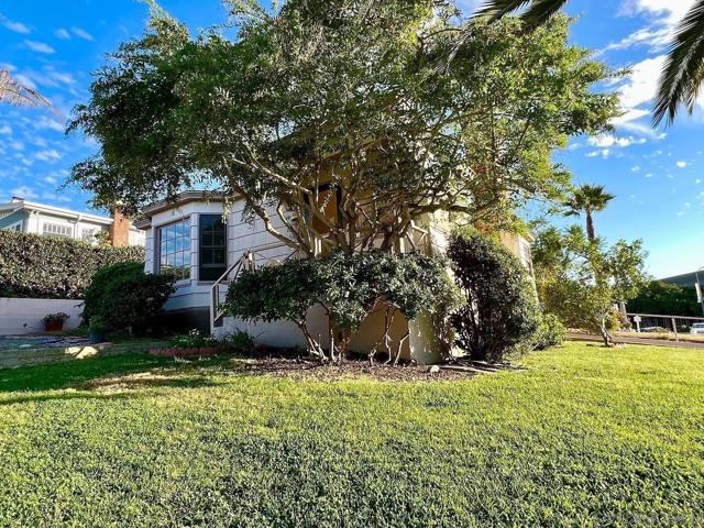 1205 Park Row, La Jolla CA: https://media.crmls.org/mediaz/1a02c44b-895e-4183-91e7-a7e64c4e1c5f.jpg