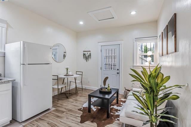 2211 24Th Ave, Oakland CA: https://media.crmls.org/mediaz/1a02c919-3fa8-40cf-8244-7e59126229c5.jpg