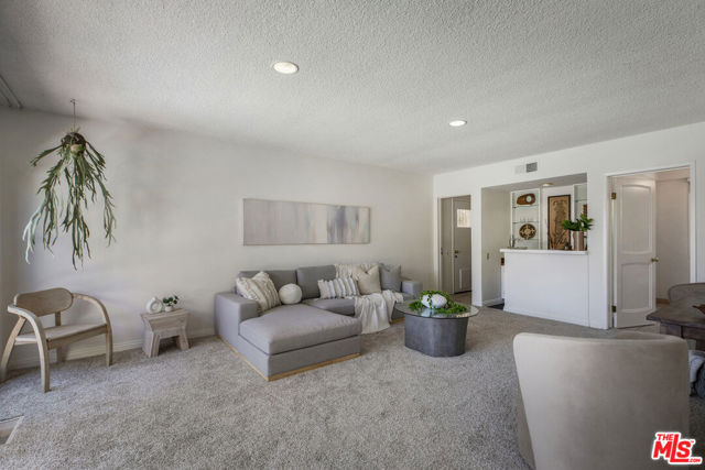 5136 Los Bonitos Way, Los Angeles CA: https://media.crmls.org/mediaz/1a03903d-9df6-4707-965c-77274cc72fee.jpg