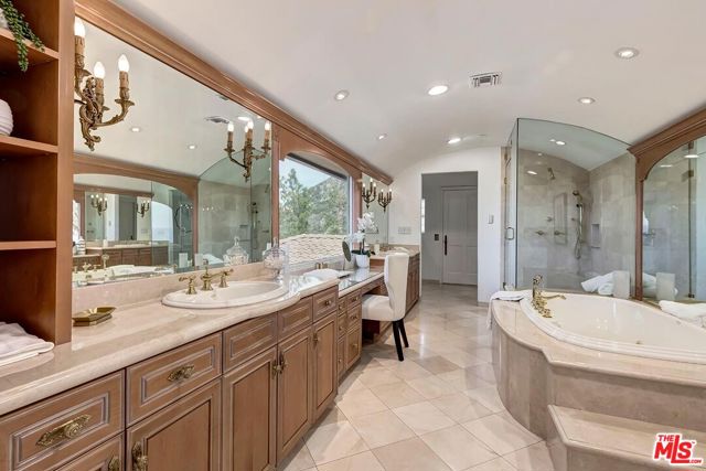 3595 Wonder View Drive, Los Angeles CA: https://media.crmls.org/mediaz/1a03cac0-ccc1-4a9a-a2aa-9464daa437af.jpg