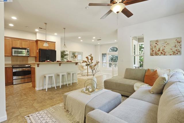 292 W Lucita Way, Mountain House CA: https://media.crmls.org/mediaz/1a04cad4-6b35-4585-8ed3-a04993902ad4.jpg