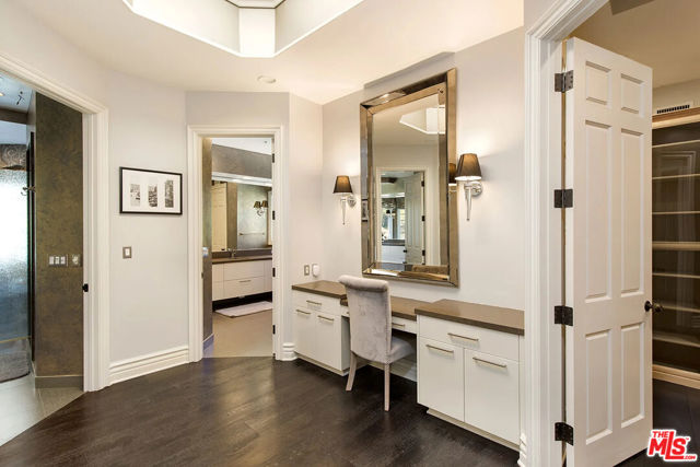 14132 Beresford Road, Beverly Hills CA: https://media.crmls.org/mediaz/1a055fa7-0491-46bf-b612-e5e4956ebee0.jpg