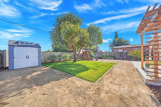 4991 Date Pl, San Diego CA: https://media.crmls.org/mediaz/1a058e84-19fd-4ecf-bece-1706a2b1479f.jpg