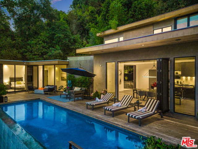 727 N Beverly Glen Boulevard, Los Angeles CA: https://media.crmls.org/mediaz/1a05cb47-8c13-46d0-bcd3-1aba5f31c921.jpg