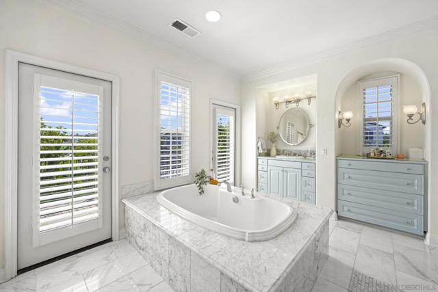 13459 Ginger Glen Dr, San Diego CA: https://media.crmls.org/mediaz/1a05d8a0-9a1f-4191-a8f0-3b0c55097e08.jpg