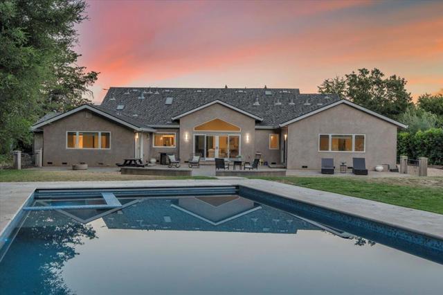 15211 Becky Lane, Monte Sereno CA: https://media.crmls.org/mediaz/1a05f56f-96bd-4101-9ce0-908c7eb35ce3.jpg