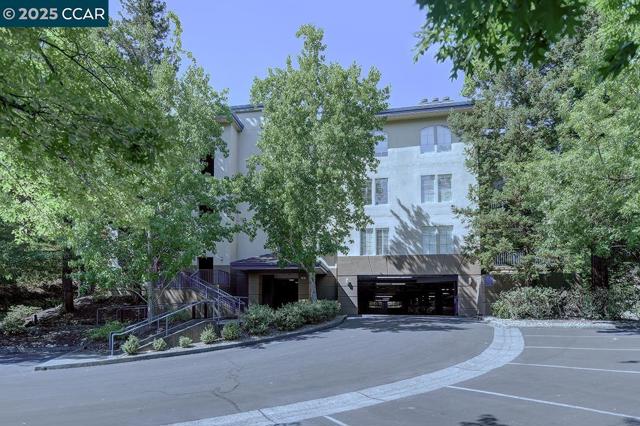 5920 Horsemans Canyon Dr, Walnut Creek CA: https://media.crmls.org/mediaz/1a0604c9-7f48-444b-a8d2-ef88ac6e1618.jpg