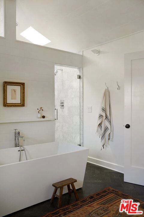 3949 Dixie Canyon Avenue, Sherman Oaks CA: https://media.crmls.org/mediaz/1a0639bd-0c5b-4a98-b9a6-00fc102eeabb.jpg
