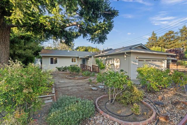 337 Roble Avenue, Redwood City CA: https://media.crmls.org/mediaz/1a06939f-878f-4afe-9a85-4f2edd564f0a.jpg