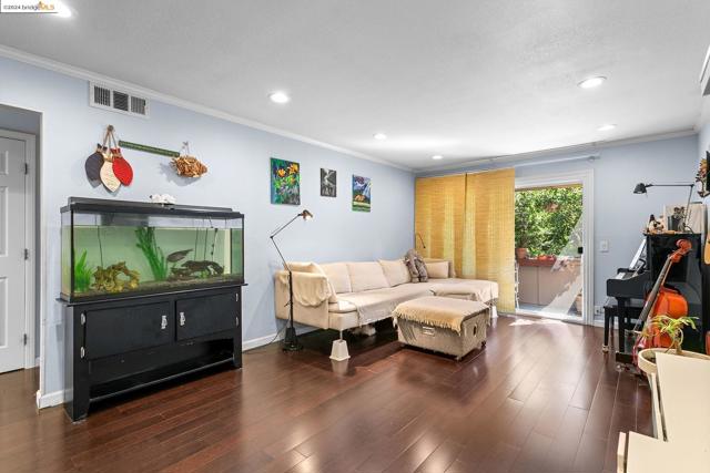 Image 6 of 29 For 2450 Bayshore Rd  Apt 7