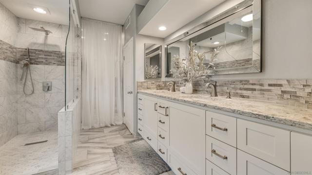 2352 Rock Crest Gln, Escondido CA: https://media.crmls.org/mediaz/1a075b4e-07cf-4904-ace2-7e6771cbea45.jpg